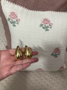 Gold Teardrop Earrings- do taara