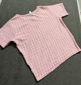 Soft pink textured crop top !