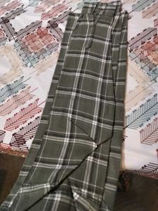 Men's Green Plaid Button-Down Shirt
