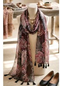 Elegant Paisley Print Scarf with Tassels