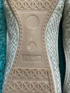 Embroidered Juttis/Mojaris