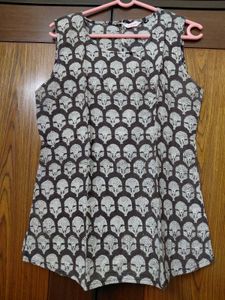 Stylish Sleeveless Printed Top with Boho Jacket