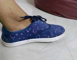 Casual Shoes with 2 pair Of Socks Free