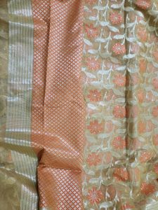 beautiful zari saree set.