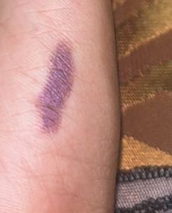 W brand purple shine eyeshadow  crayon