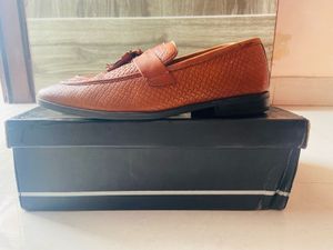 Men's Tan Textured Tassel Loafers – Elegant