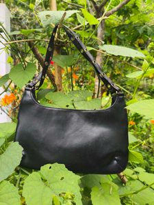 H&amp;M black shoulder bag