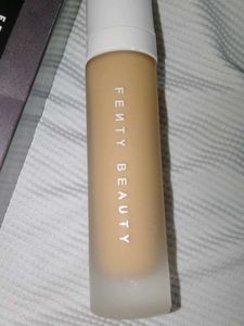Fenty Beauty Pro dark Filt'r Foundation