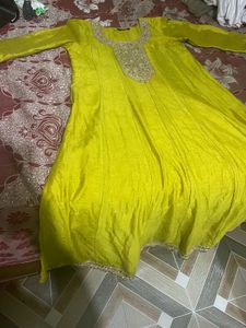 Embellished Kurta with Intricate Embroidery