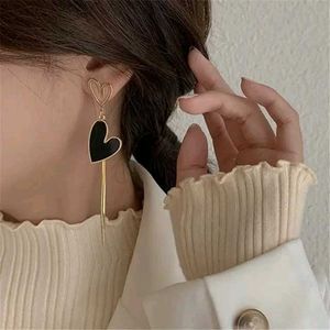 Mismatch Korean Black Heart Earrings