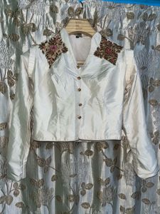 Elegant Embroidered Blouse💠