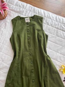 Elegant green linen dress