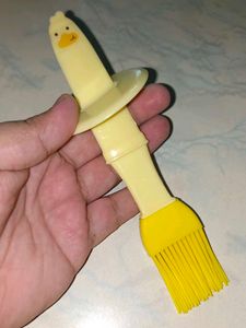 Cute Ducky 2 in 1 Oil dispenser &amp; Silicon Brush