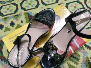 Denill Floral Platform Sandals- Size UK 6