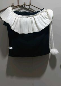 Chic Off-Shoulder Top one tym use only