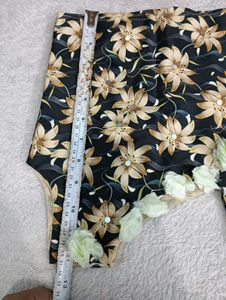 Floral 🇦🇮Top with new 🆕 🇦🇮Cute Details