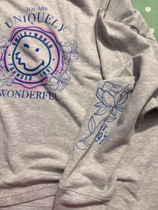 women graphic print round neck Tshirt