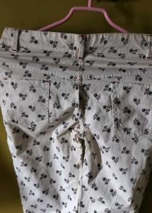 Like new Floral Print Pants