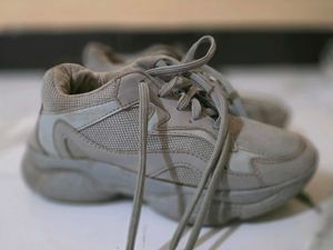 Lightweight Casual Sneakers