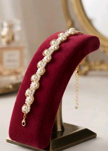 Elegant Pearl & Gold Tone Bracelet
