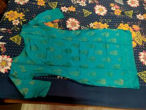 Awesome 💯Teal & Gold Print Kurti