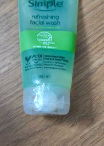 sealed Simple Refreshing Facial Wash