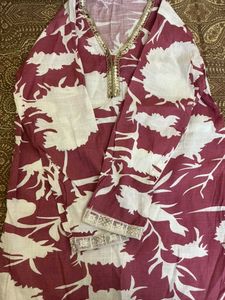 Maroon &amp; White Floral Kurta