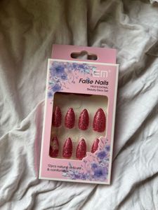 Sparkly Red False Nails and Mini Uv lamp