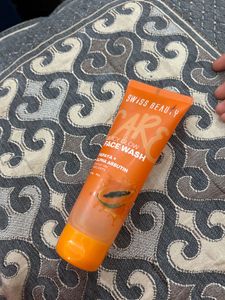 Swiss Beauty Juicy Glow Face Wash