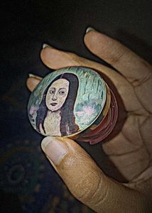 vintage monalisa lip balm