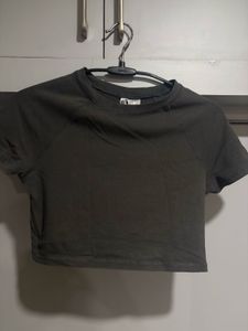 H&M Cropped Dark grey marl T-Shirt in Size - S