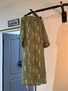 Elegant green Kurta with Printed Peacocks