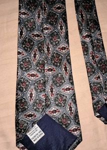 Elegant Geometric Pattern Men's Tie