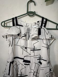 Chic White &amp; Black Geometric Print Dress