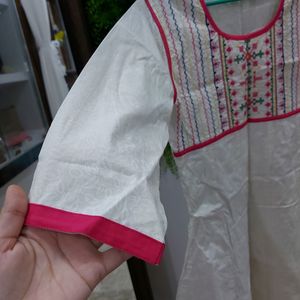 Embroidered kurti with round border