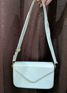 Chic White Textured Crossbody Bag