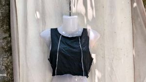 31209. Stylish Black Cropped Top