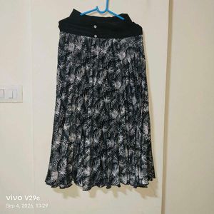 Black &amp; White Printed Long Skirt