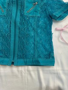 turquoise top with a zipper