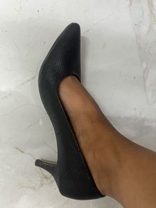 Bata Black Pumps