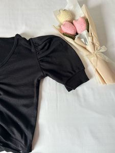 Black Ruched Puff Sleeve Top 🖤