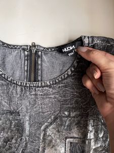 Distressed "78" Graphic Cropped Tee