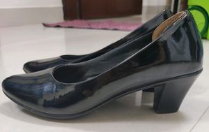Formal Black Pumps