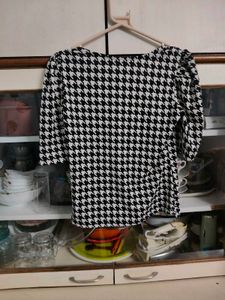 Houndstooth Print Puff Sleeve Top