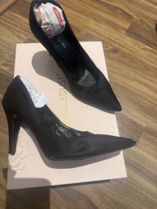 COSMO PARIS Designer Black Silk Pointed-Toe Heels