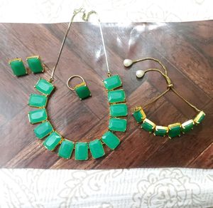 Beautiful Necklace Set With Bracelet