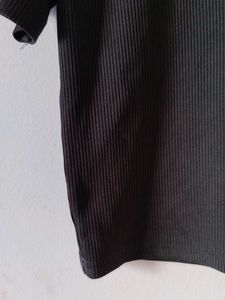 Classic Black Cropped T-Shirt