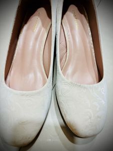 Beautiful Strong Lino Perros Off White Heels