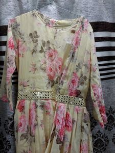 Elegant Floral Print 1 piece dress 💛🌟
