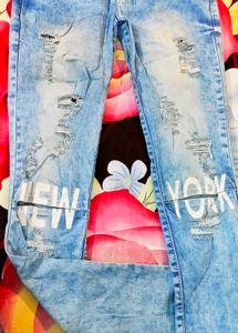 Stylish Skinny Toned Jeans Knee Cut